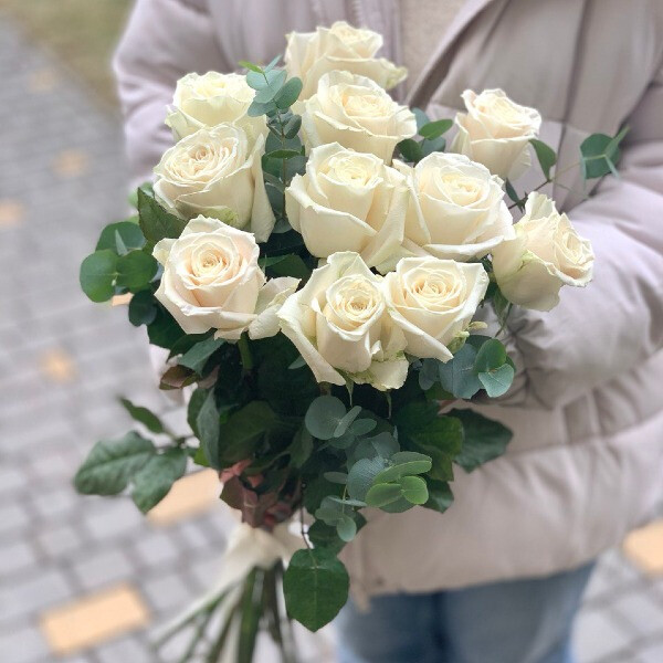  Букет з 11 білих троянд з Еквадору